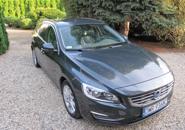 Volvo V60 cena 53900 przebieg: 76000, rok produkcji 2016 z Siechnice małe 191